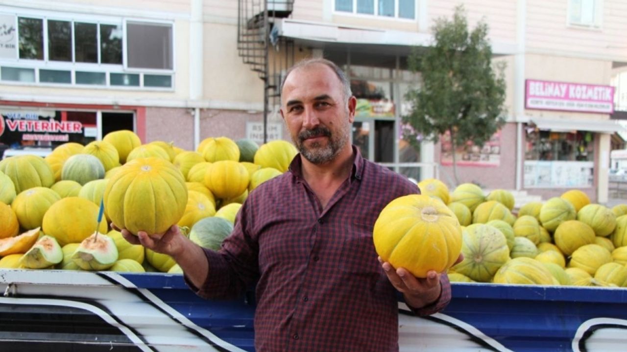 Çorum’un meşhur ’10 dilim kavunu’ tezgahlarda yerini aldı