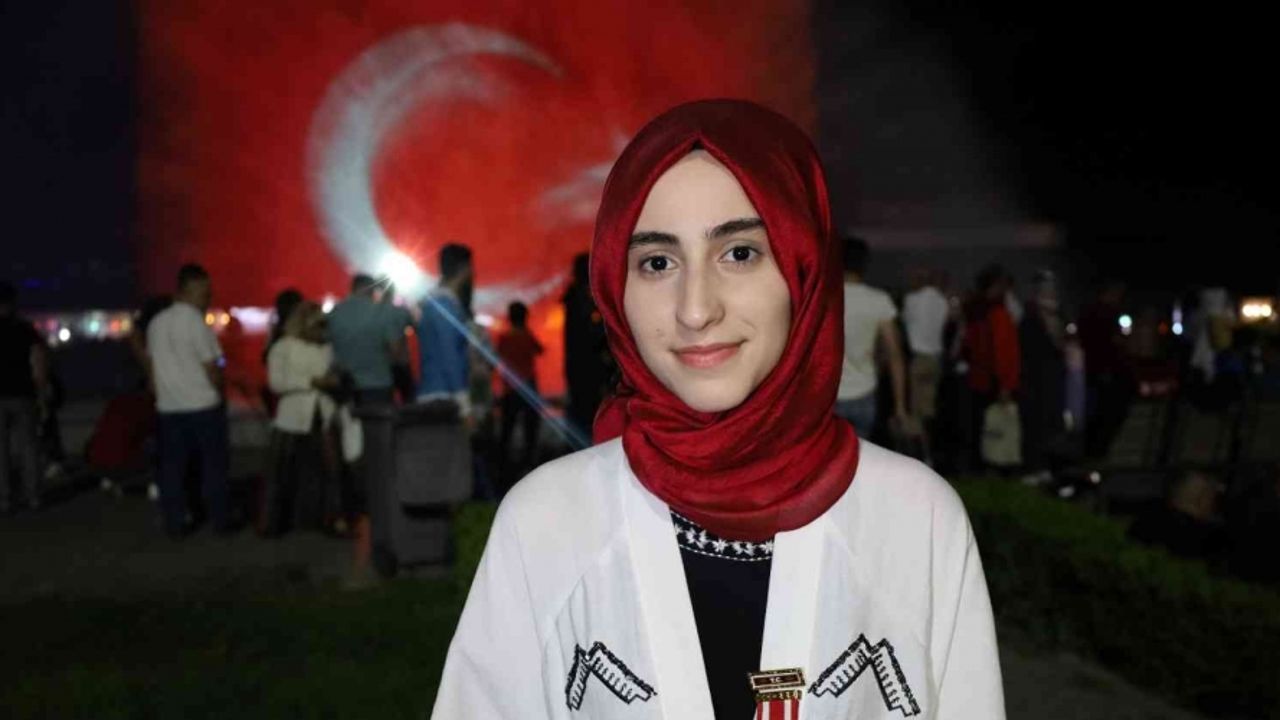 Darbe girişiminde ailesiyle helalleşip sokağa çıktı, 14 yaşında gazi oldu