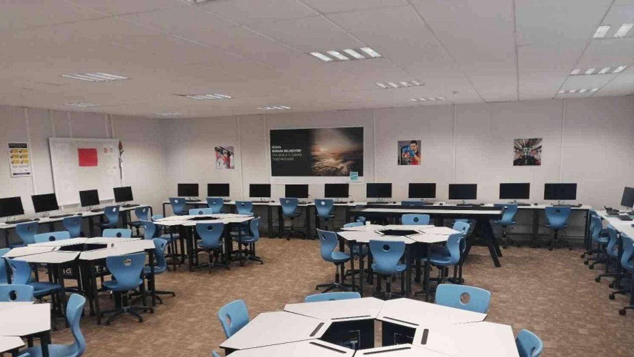 Dünyanın havalimanı yerleşkesindeki ilk lisesi İstanbul Havalimanı Mesleki ve Teknik Anadolu Lisesi öğrencilerini bekliyor