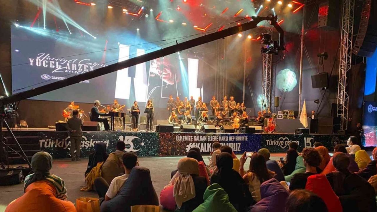 ’Gençler Asla Unutmaz: 15 Temmuz Konseri’ Kuruçeşme Arena’da yapıldı