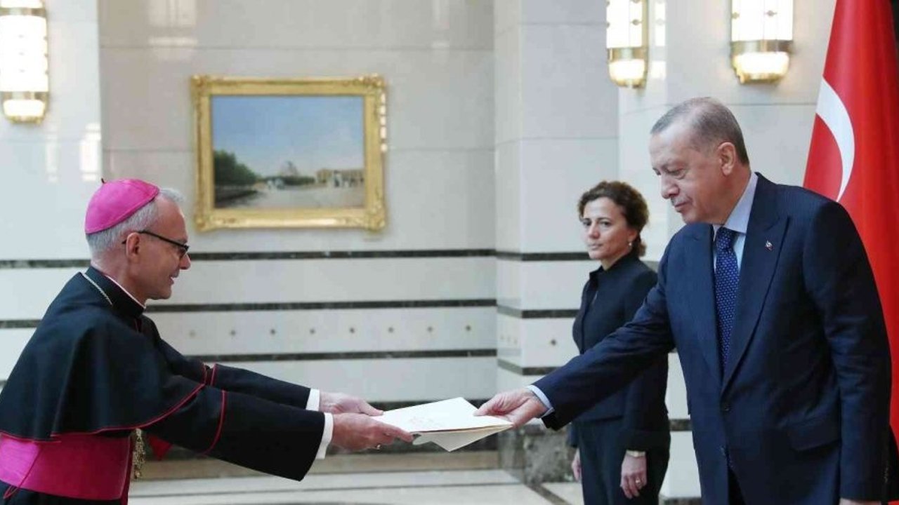 Vatikan Büyükelçisi Solczyński’, Cumhurbaşkanı Erdoğan’a güven mektubu sundu