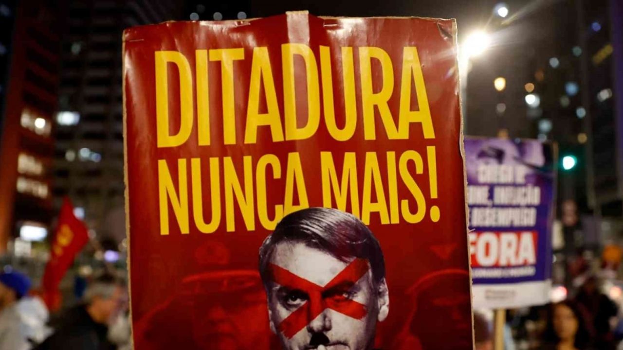 Brezilya’da Bolsonaro karşıtları sokaklara döküldü