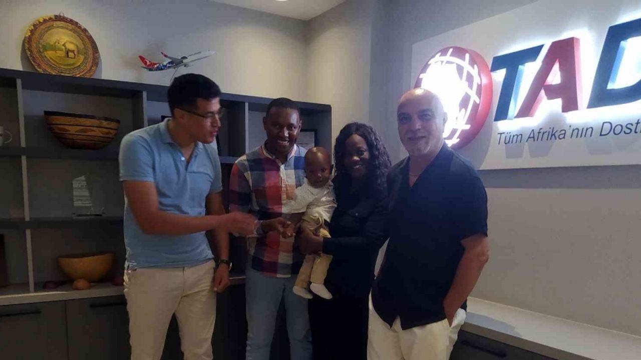Marmaray’da siyasi bebeği seven vatandaş Tüm Afrika’nın Dostları Derneği tarafından aileyle buluşturuldu