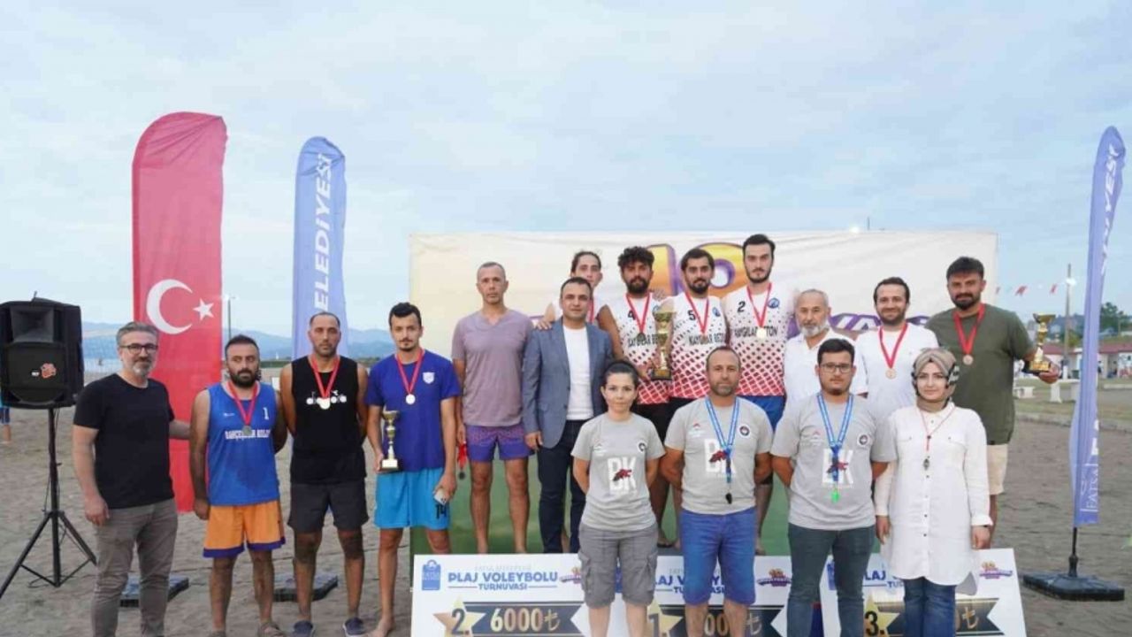Plaj voleybolu şampiyonu Fatsa Anadolu Lisesi oldu