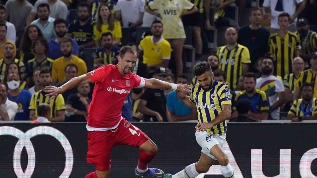 Spor Toto Süper Lig: Fenerbahçe: 2 - Ümraniyespor: 1 (İlk yarı)