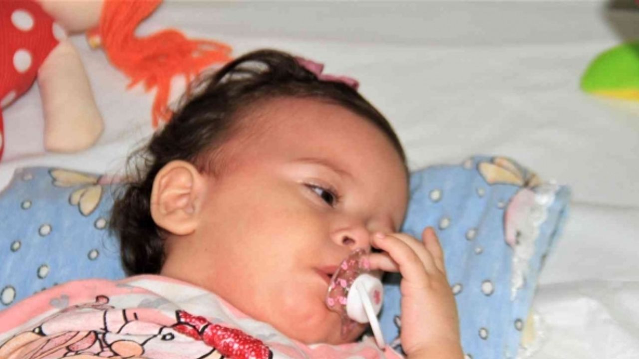 13 aylık bebeğin böbreğinden çıkan taş şaşırttı