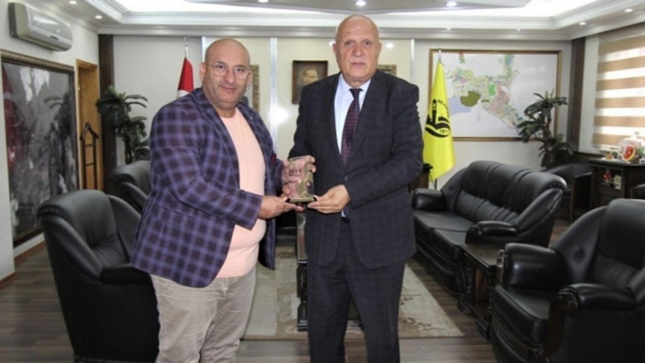 Başkan Pekmezci’ye "Bamsı Beyrek Seyir Terası” ödülü takdim edildi
