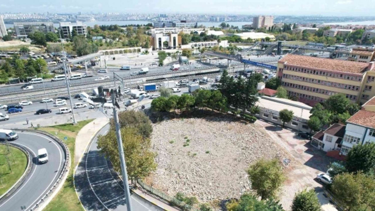 Bir günde yıktırılan cami 3 yıldır yapılmayı bekliyor