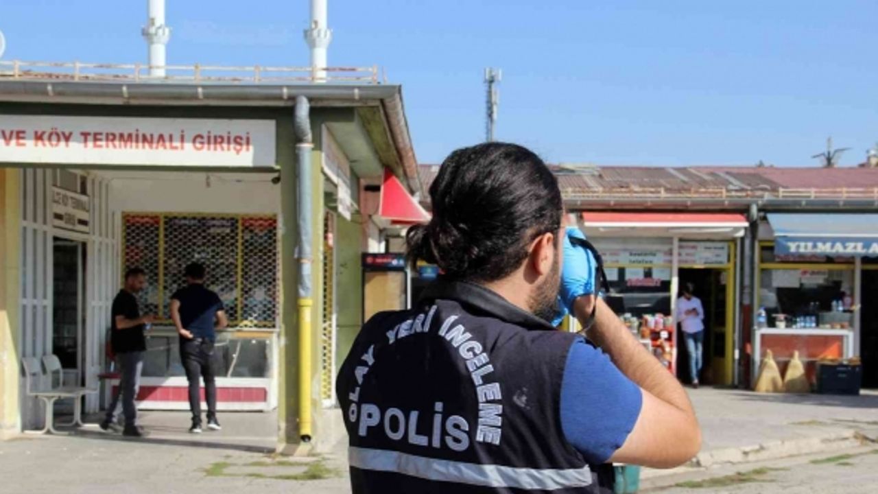 Çocuk yaşta hırsızlar altı iş yerine girdi, iş yeri sahipleri şikayetçi olmadı