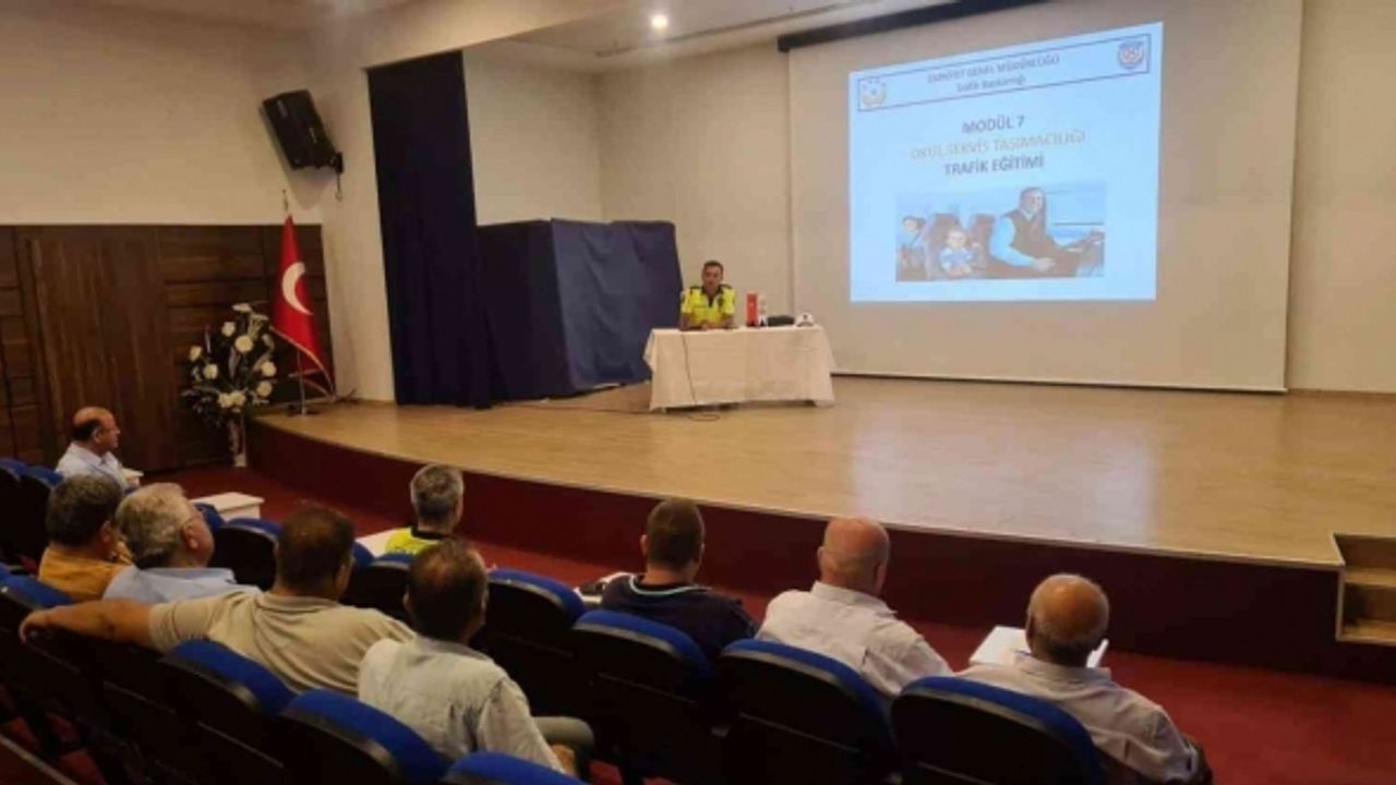 İncirliova’da servis şoförleri ve rehber personellere trafik eğitimi verildi