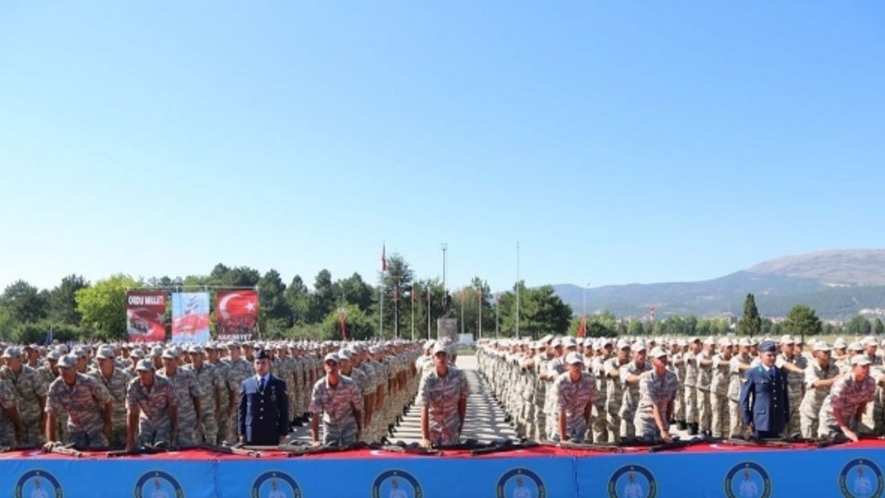 Kütahya’da acemi eğitimlerini tamamlayan 797 er yemin etti