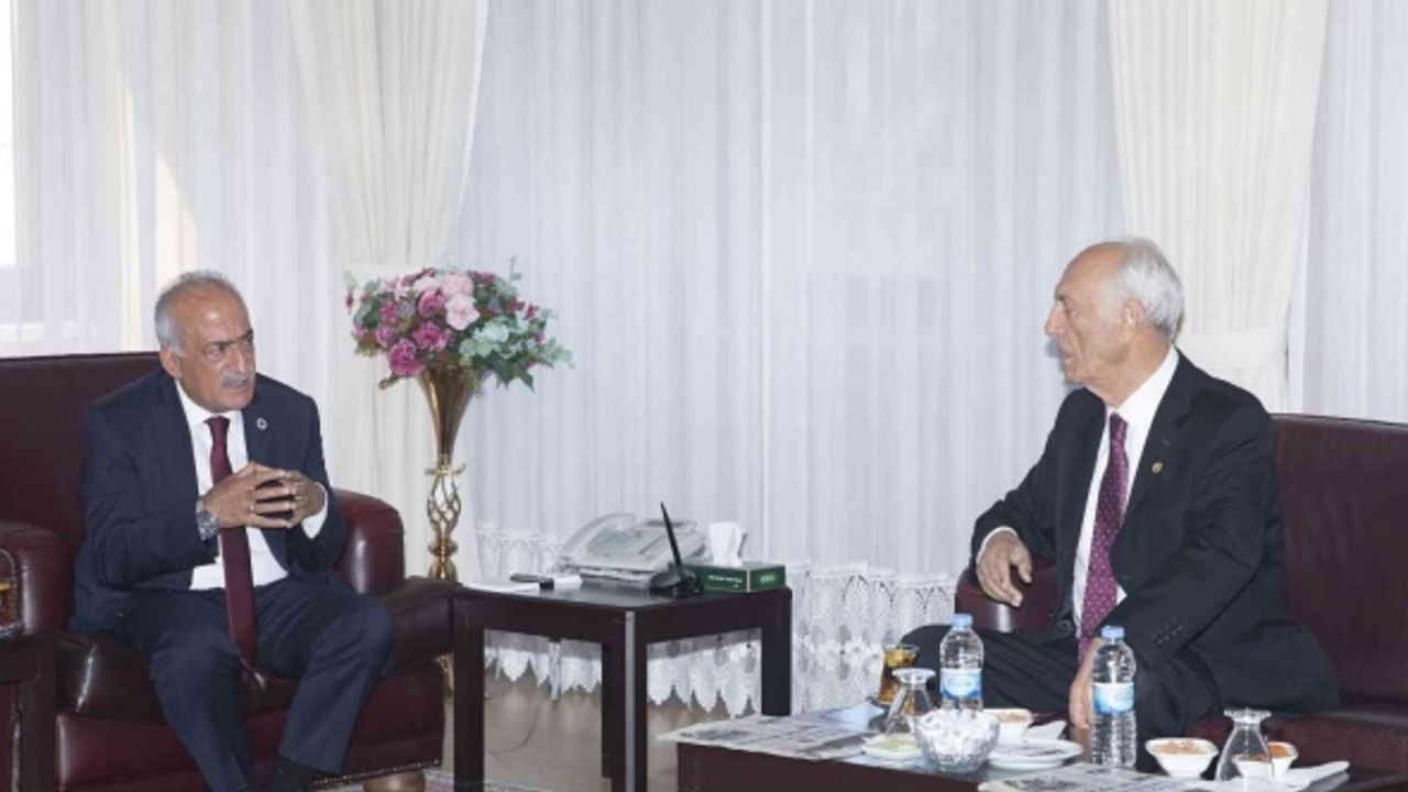 Süheyla ve Sıtkı Alp’ten Rektör Çomaklı’ya ziyaret