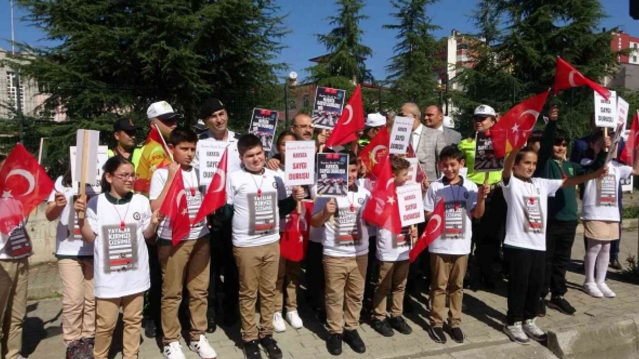 Trabzon’da “Yayalara öncelik duruşu, hayata saygı duruşu” etkinliği