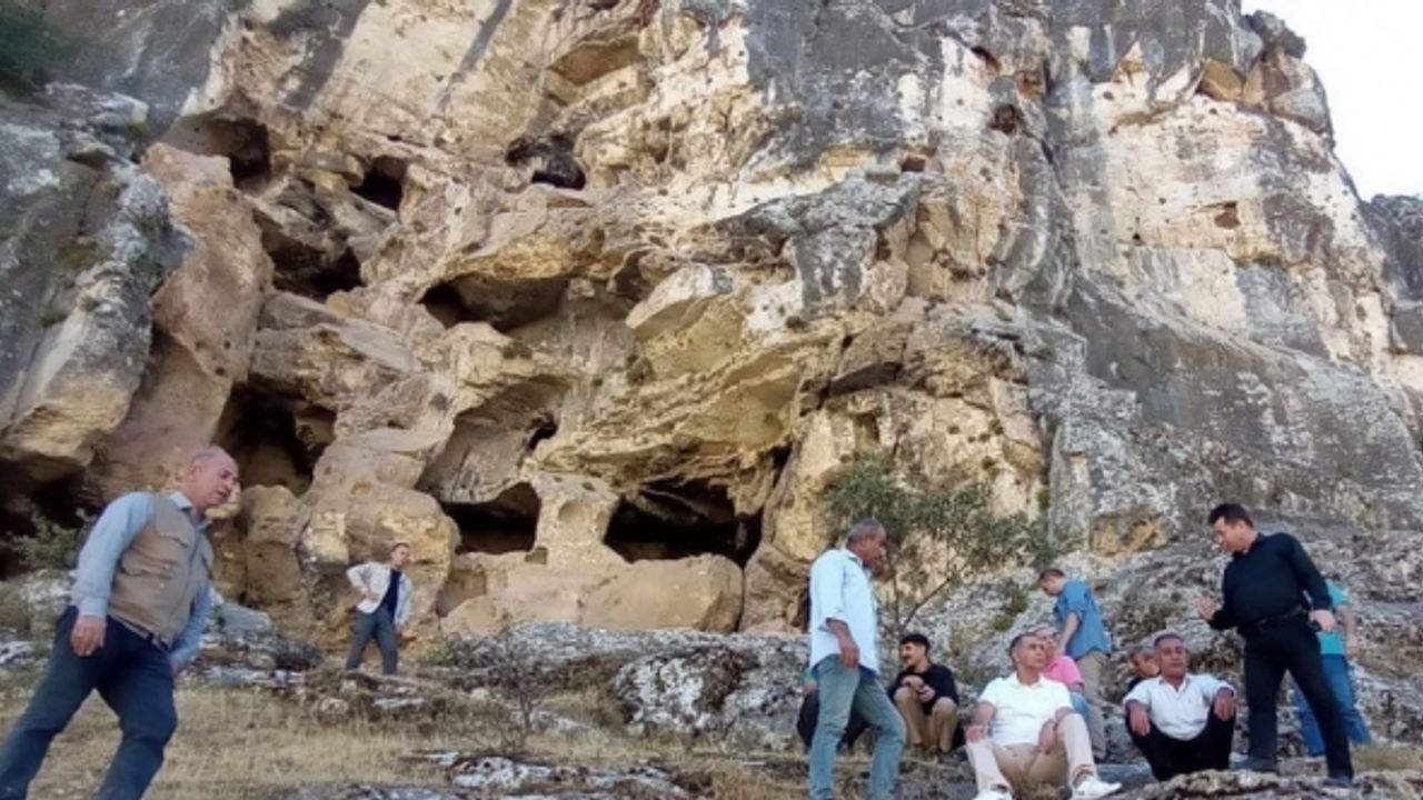 Vali Çuhadar, 4 katlı Demirkale Mağaralarını inceledi