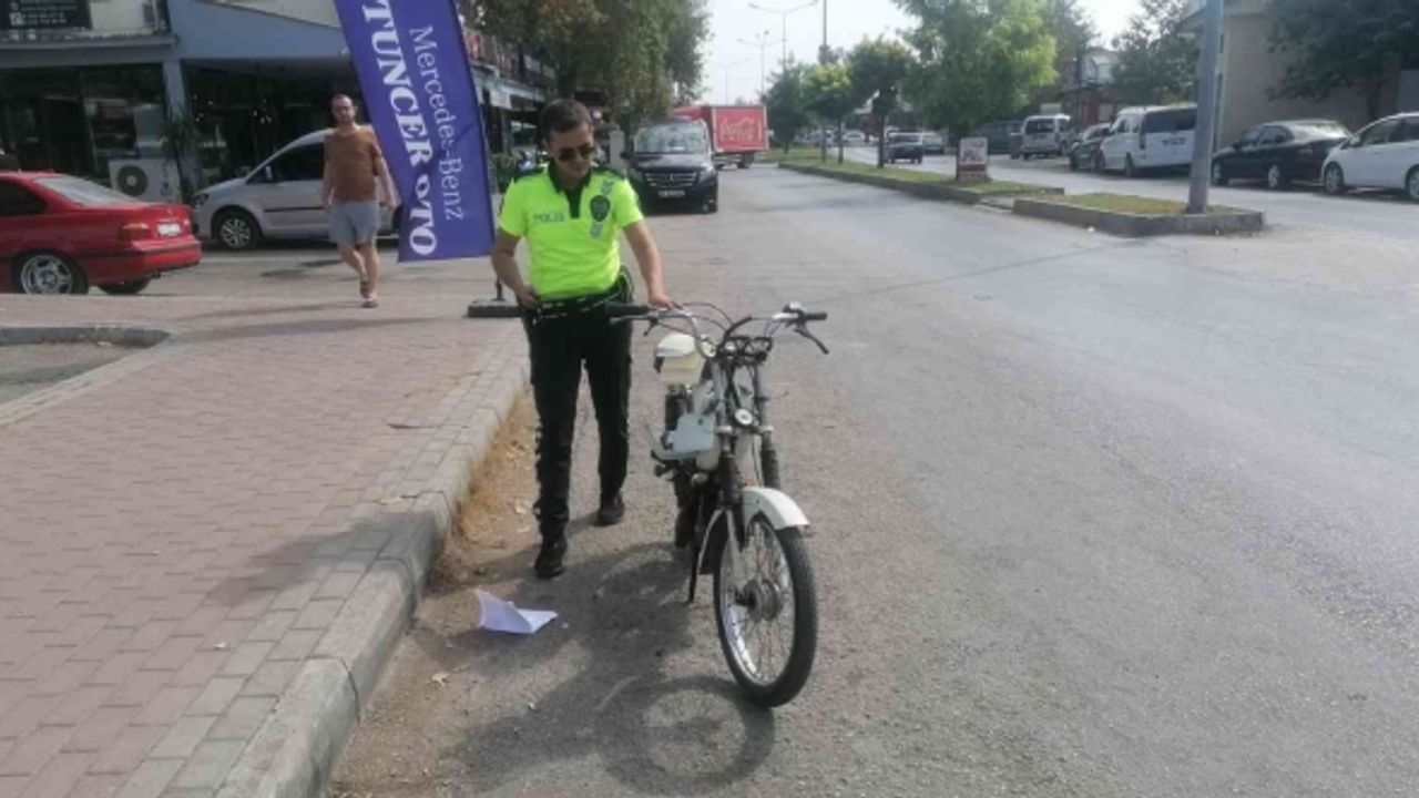 Antalya’da iki motosiklet çarpıştı, sürücüler yaralandı