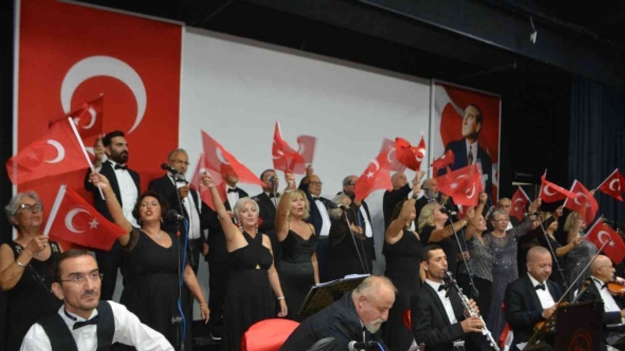 Ayvalık’ta Mesut Duran Müzik Derneği Korosu’ndan unutulmaz konser