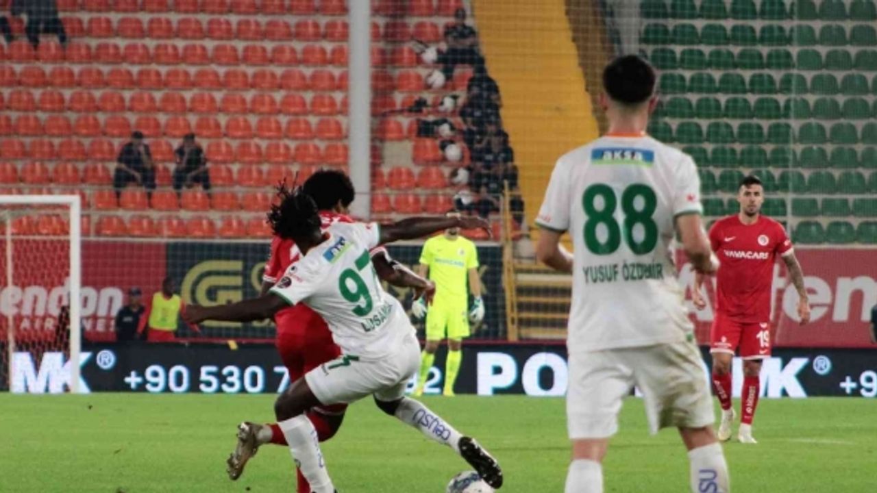 Spor Toto Süper Lig: Corendon Alanyaspor: 3 - FTA Antalyaspor: 2 (Maç sonucu)