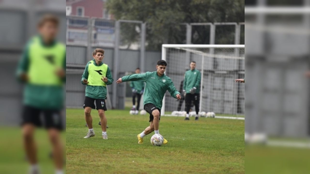 Tarsus İdman Yurdu maçı hazırlıklarını tamamlayan Bursaspor tesislerde kampa girdi