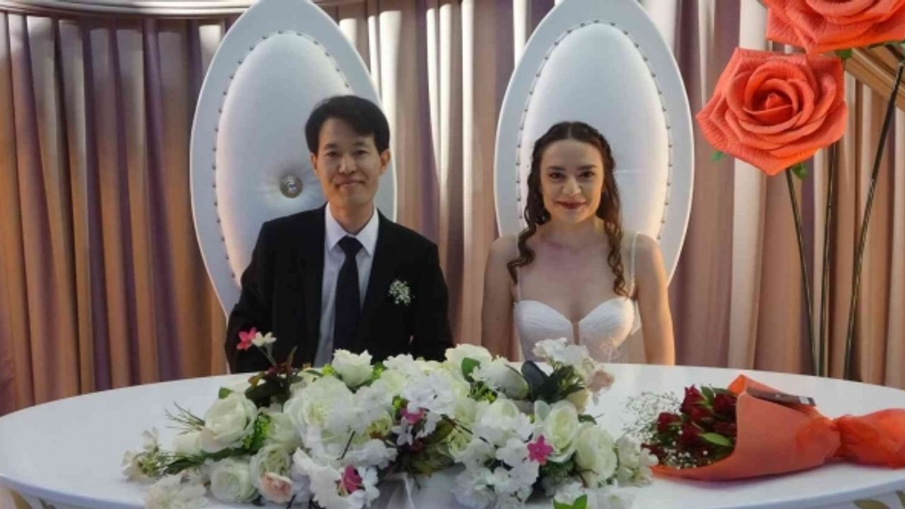 Turistlere İstanbul’u tanıtan Uşaklı genç kız, Japonya’ya gelin gitti