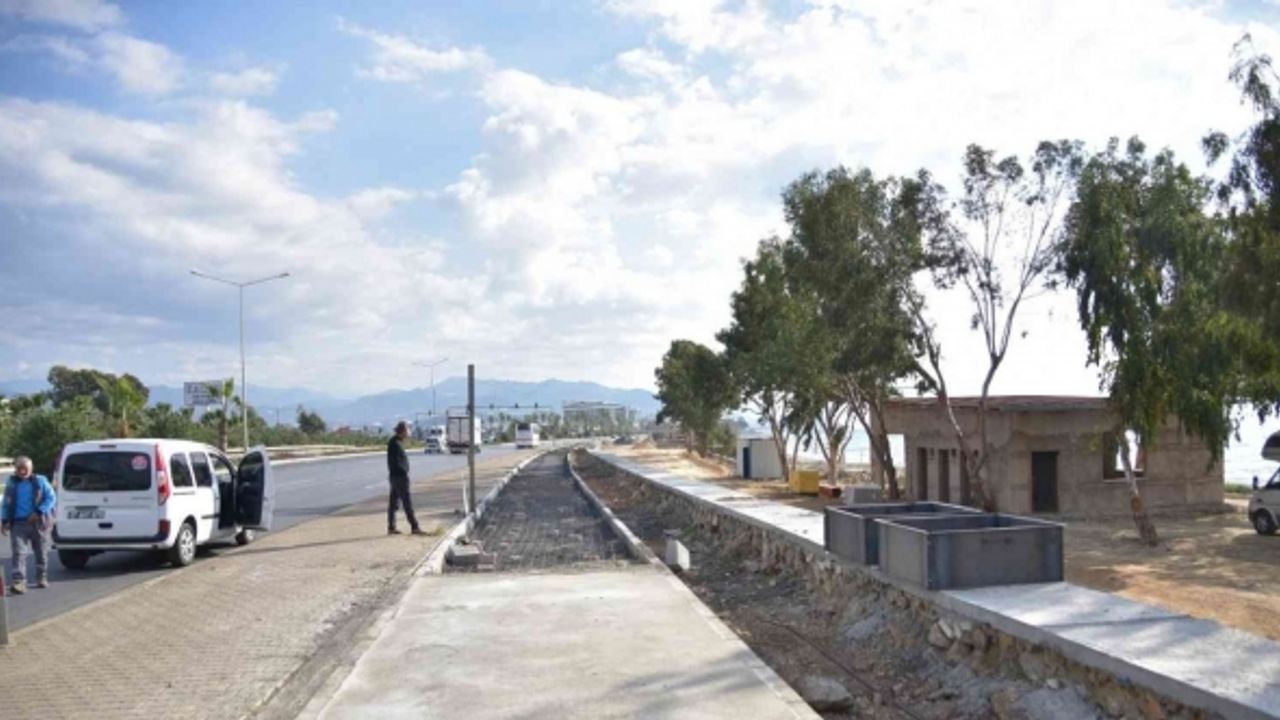 Alanya’nın batı mahallelerinde sahil projesi çalışmaları sürüyor