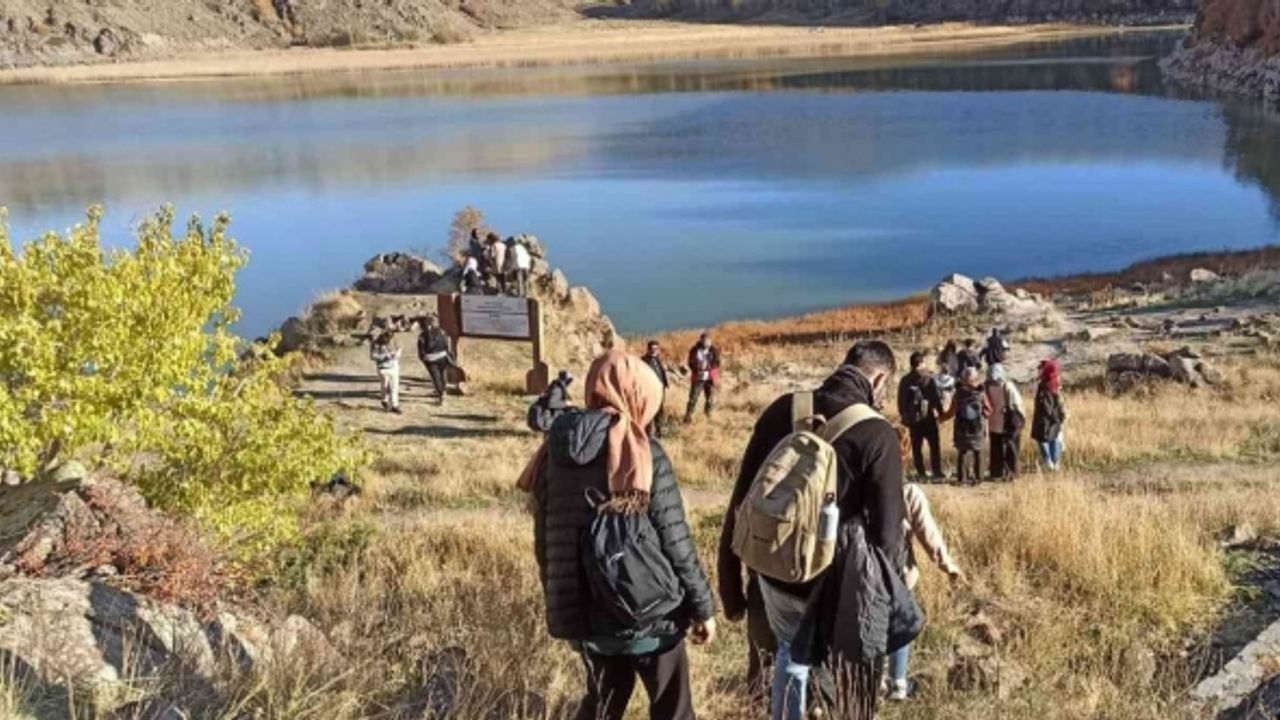 Doğaseverler Nemrut Krater Gölü’nde unutulmaz bir gün yaşadı