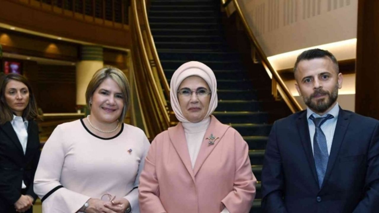Emine Erdoğan sayesinde okuma yazma öğrenen köylü kadınların son isteği