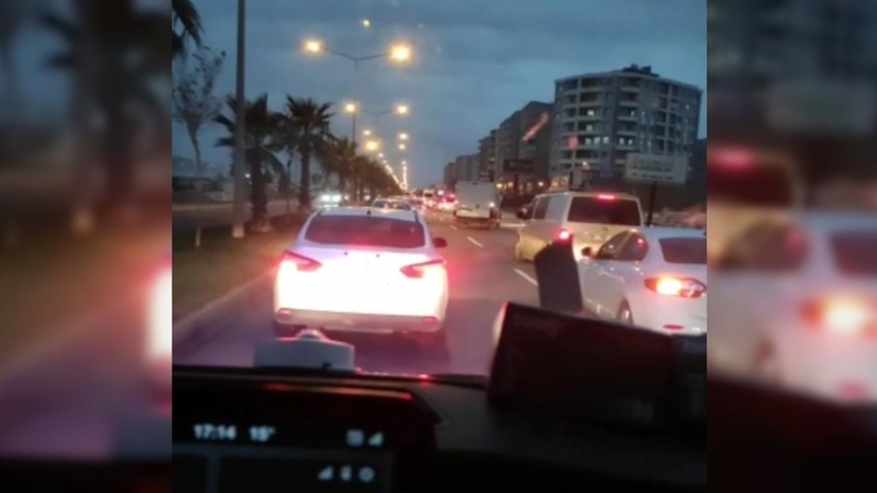 Mardin’de duyarsız sürücü siren çalan ambulansa yol vermedi