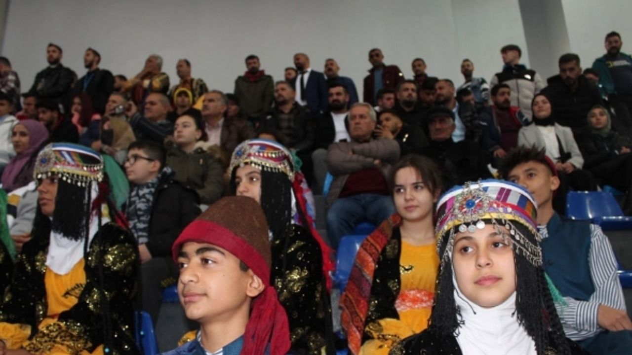 Nefesten Bar’a Binali Selman Türkiye Halk Oyunlarında düzenlemesiz kategoride Erzurum birinci oldu