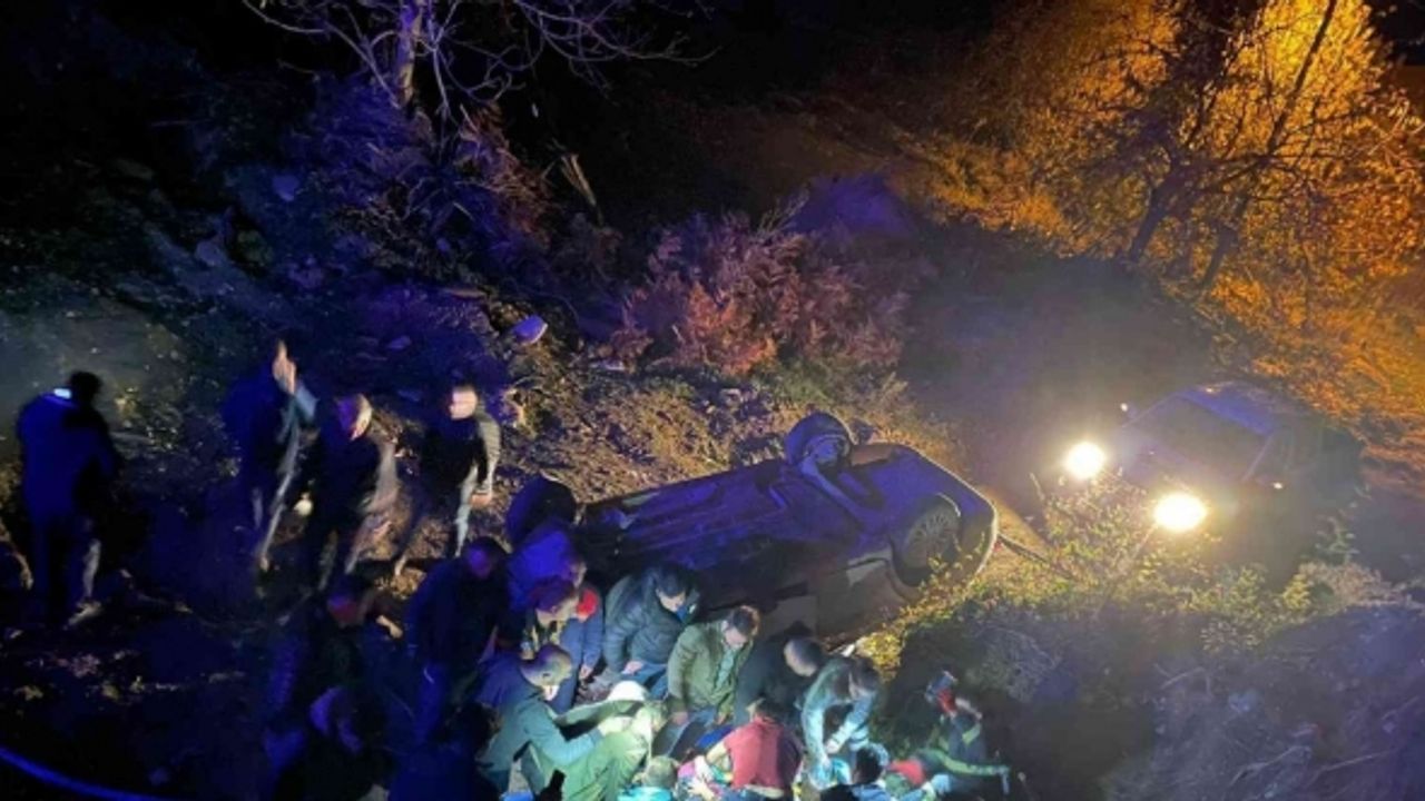 Sinop’ta otomobil şarampole uçtu: 1 ölü, 1’i ağır 5 yaralı