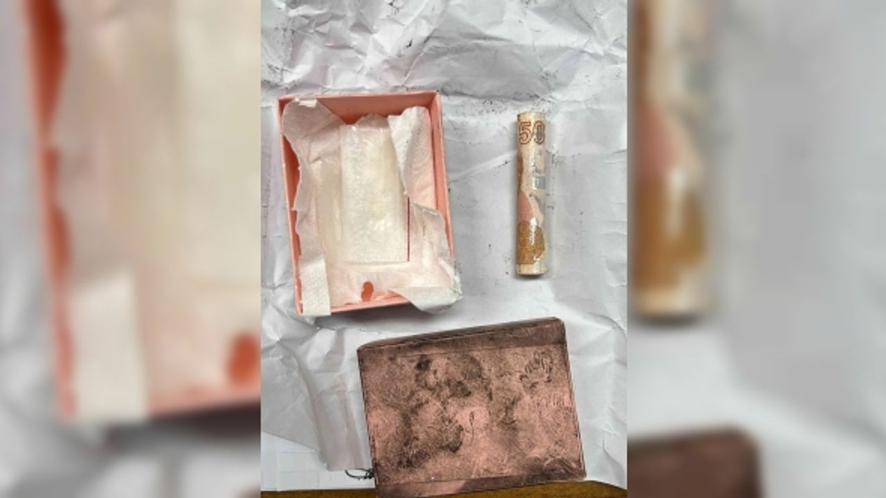 Beşiktaş polisinden “Ciciş Kardeşlerin” evine baskın: Rulo şeklinde para ve kokain bulundu