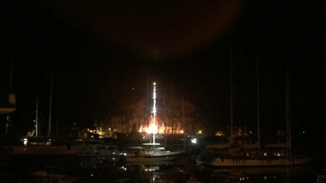 Fethiye’de tersane yangını: 4 ahşap tekne zarar gördü