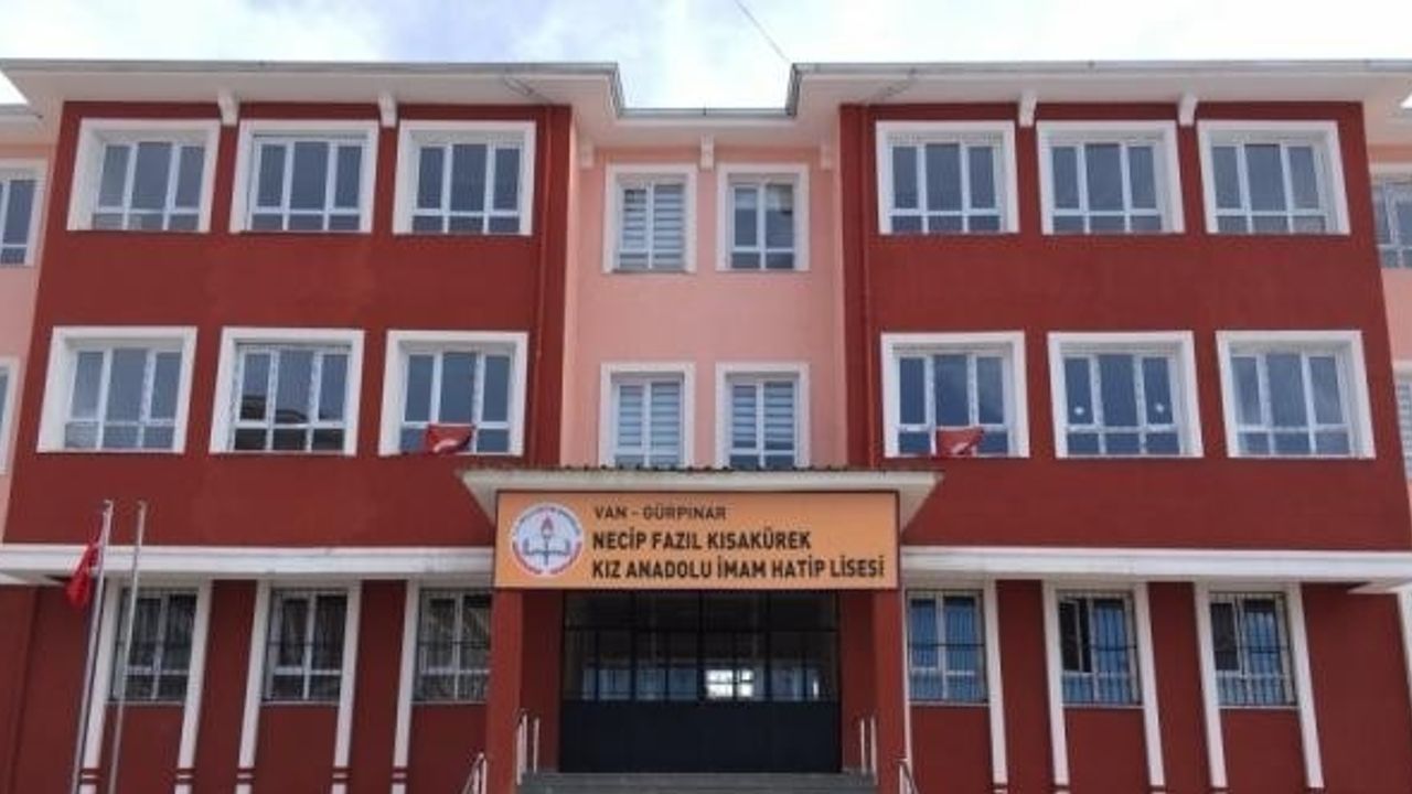 Gürpınar Necip Fazıl Kısakürek Kız Anadolu Lisesinden kavga açıklaması