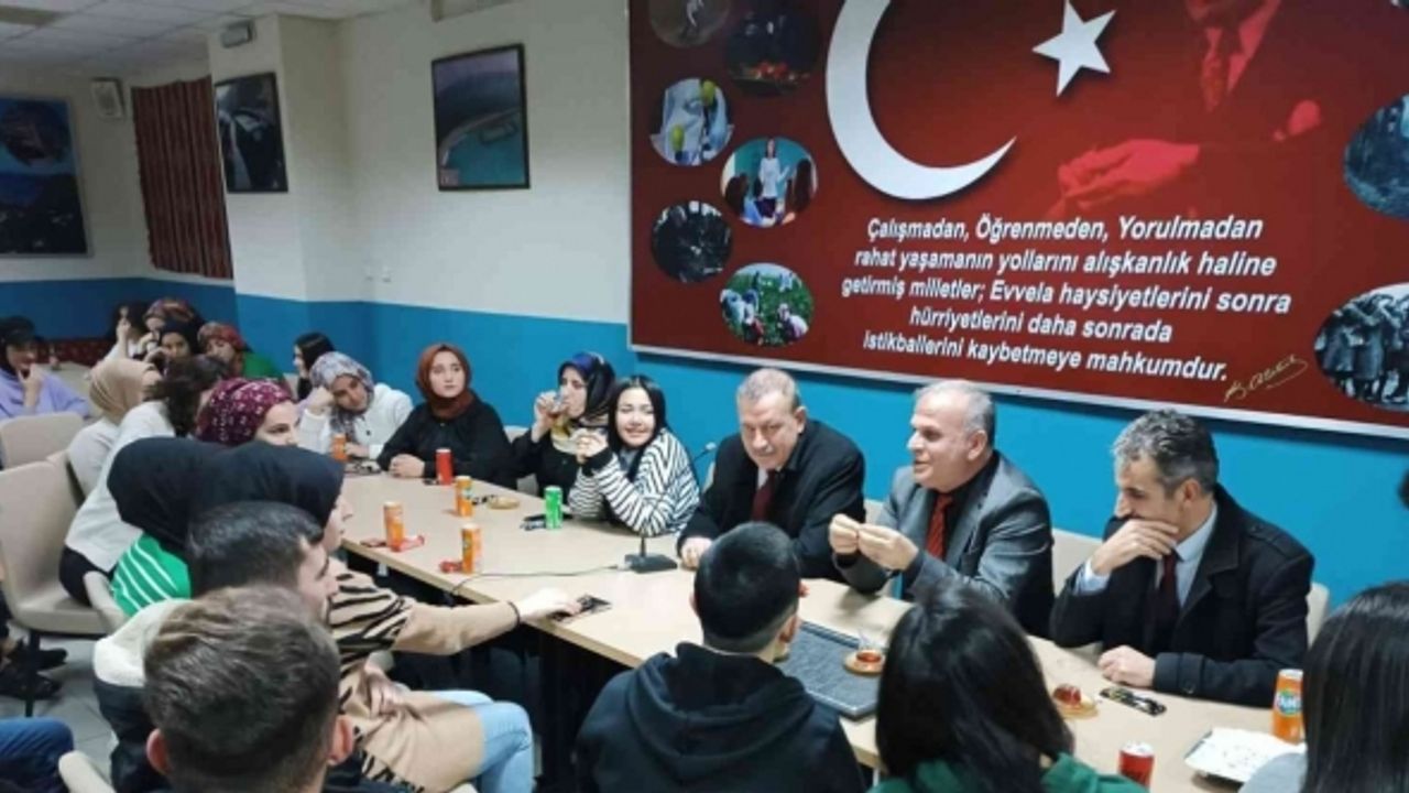 BEÜ Rektörü Prof. Dr. Elmastaş Adilcevaz KYK’da kalan öğrenciler ile bir araya geldi