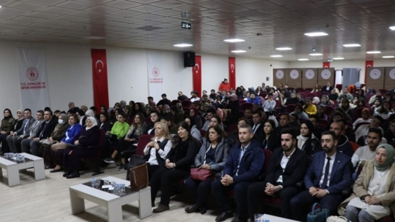 Büyükşehir ’Sırdaşın Olayım’ Projesini Üniversite Gençliği İle Buluşturuyor