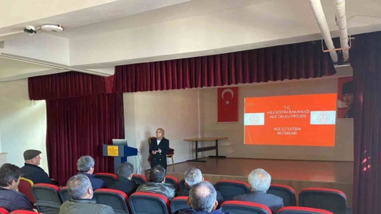 Eskişehir’de Aile Okulu projesiyle 488 muhtara eğitim verildi