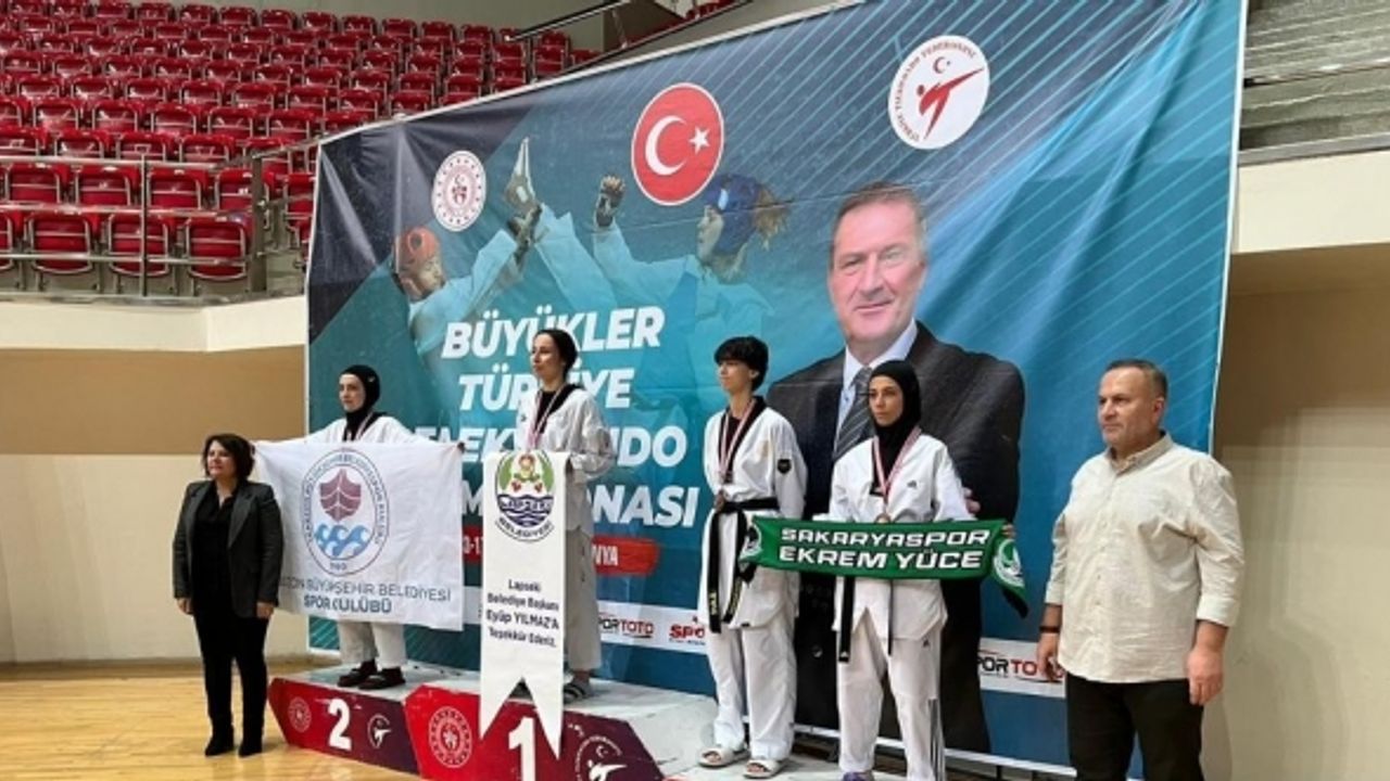 Sakarya Büyükşehirli sporcu Taekwondo’do Türkiye üçüncüsü oldu