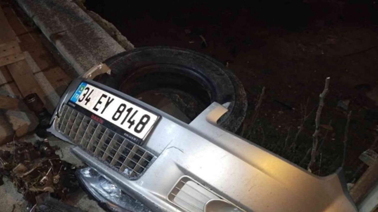 Sancaktepe’de kontrolden çıkan otomobil şarampole düştü: 2 yaralı