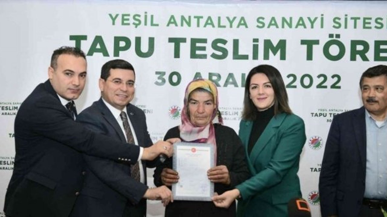 Yeşil Antalya Sanayi Sitesi’nin tapuları hak sahiplerine teslim edildi