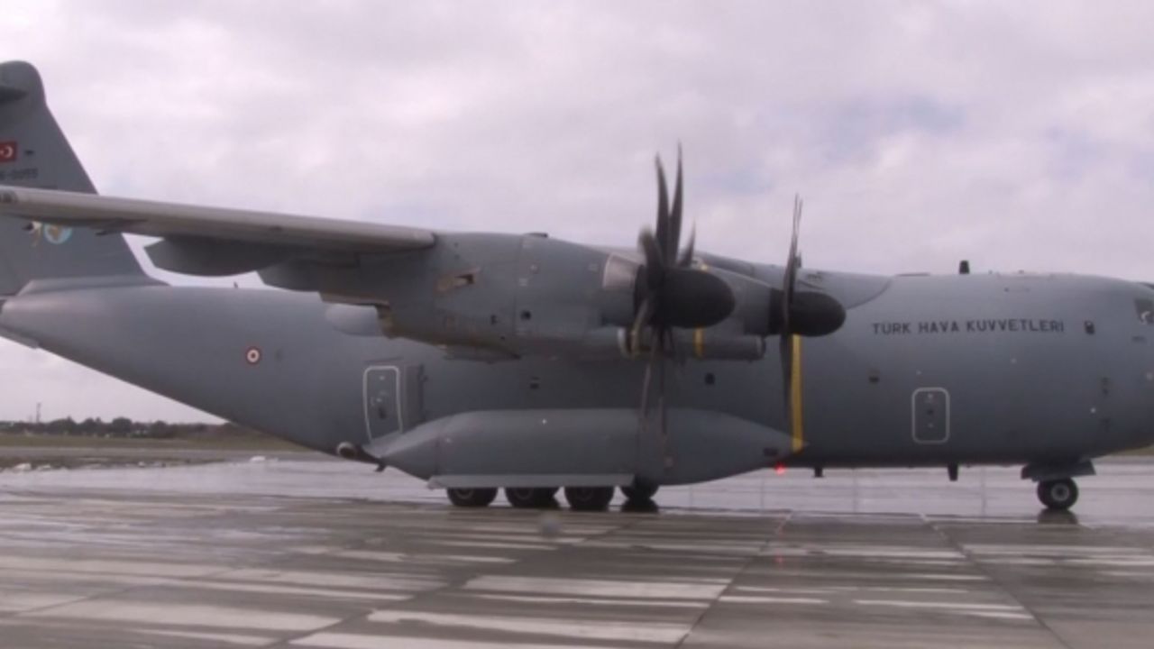 Askeri uçakla İstanbul’dan deprem bölgesine yardım ekipleri gidiyor