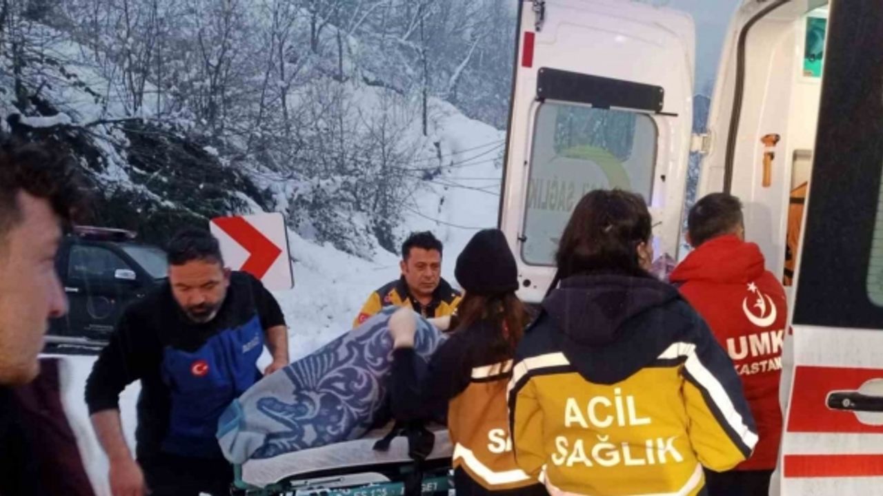 Bölgede 1,5 metreye ulaşan karda mahsur kalan hastalar kurtarıldı