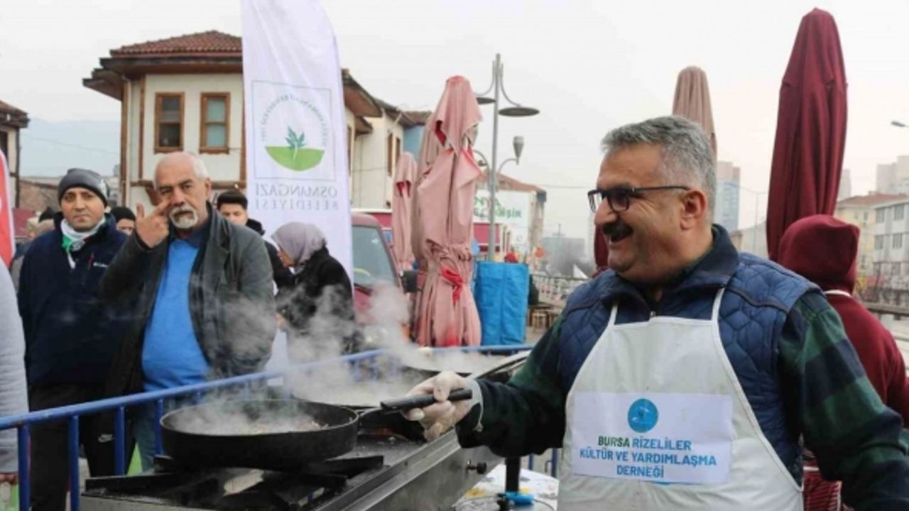 Bursa’da 5 bin kişiye hamsi ekmek ücretsiz dağıtıldı