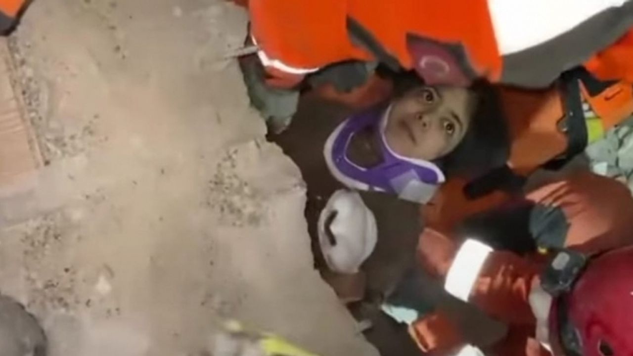 JAK timleri 9 yaşındaki Zeynep’i 31 saat sonra böyle kurtardı