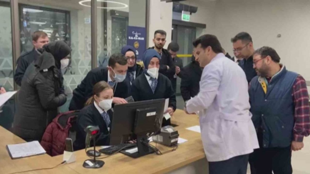 Kahramanmaraş depreminde yaralanan 11 kişi İstanbul Başakşehir Çam ve Sakura Şehir Hastanesine getirildi