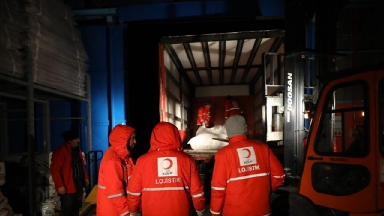 Kızılay afetzedelere yönelik beslenme hizmeti ve yardım çalışmalarını sürdürüyor
