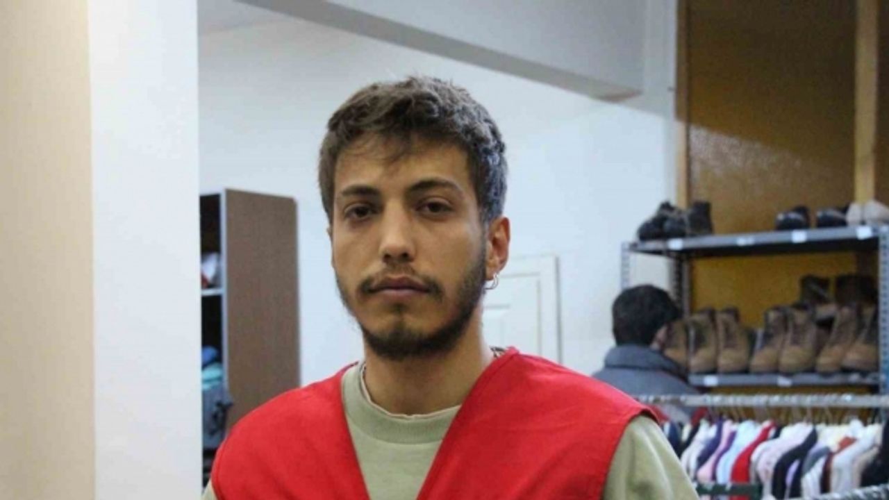 Yardım aracından bir çift mor eldiven almıştı, 24 yıllık vefa borcunu ödedi