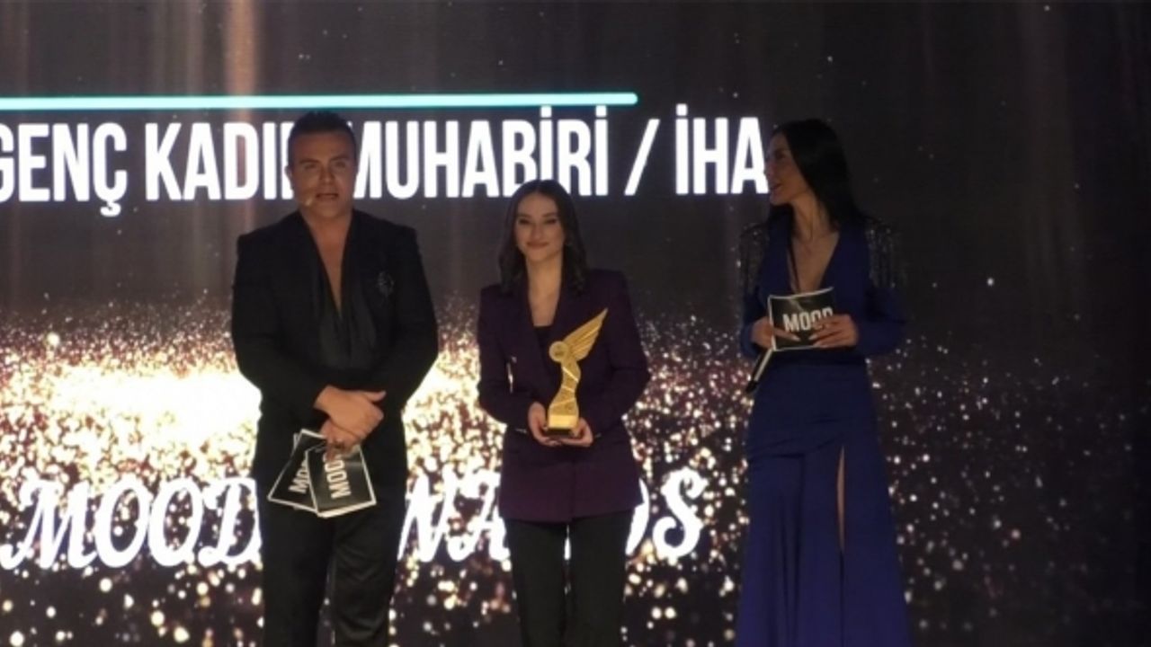 12’nci Mood Ödülleri’nde İHA Muhabiri Hasibe Karadağ’a ödül