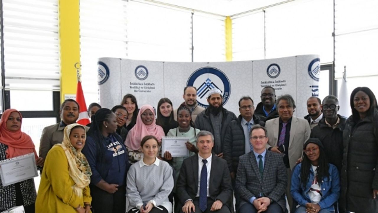 18 yabancı üniversite personeli ÇAKÜ’de eğitim faaliyetlerine katıldı