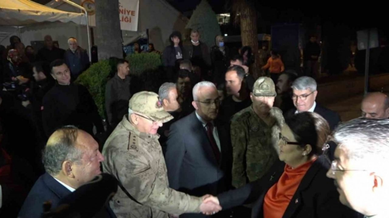 Aile ve Sosyal Hizmetler Bakanı Yanık, Osmaniye’de depremzedelerle iftar yaptı