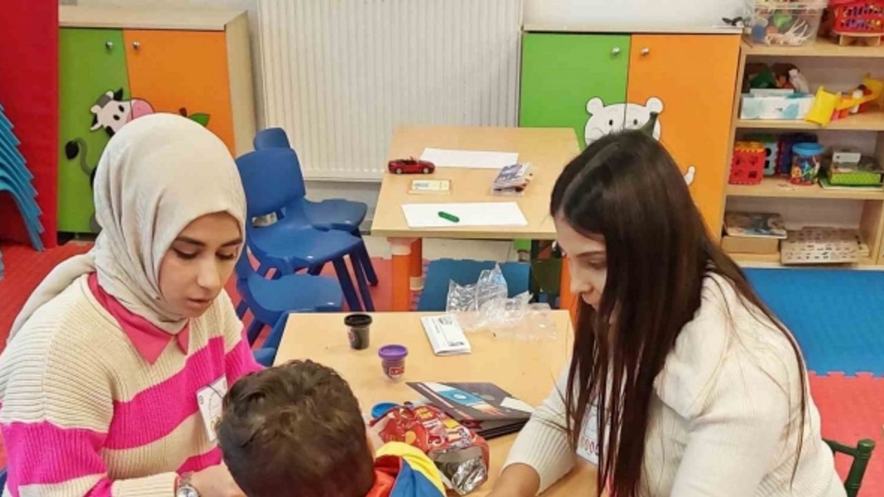 Akademisyen ve üniversite öğrencileri depremzede çocukları yalnız bırakmayacak