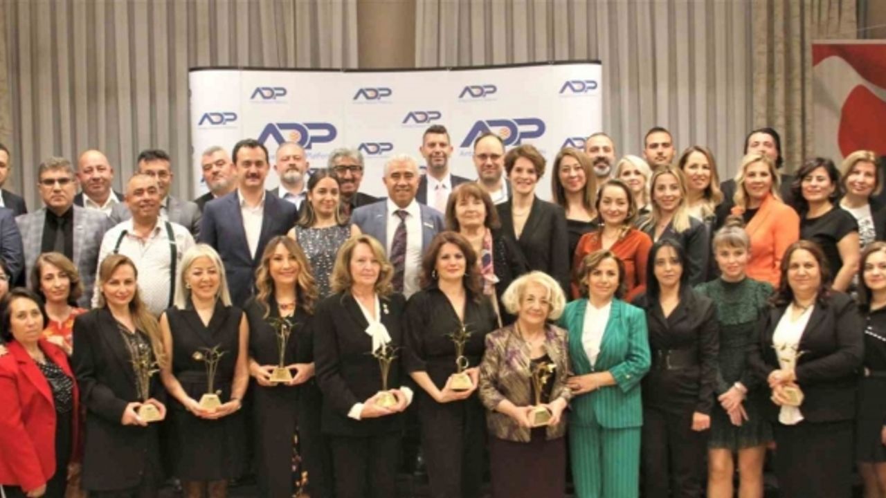 Antalya’da "8 Mart 8 Kadın" temalı anma gecesi gerçekleştirildi